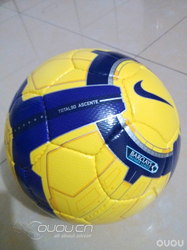 大家最近都秀鞋,我上点顶级足球的图吧!