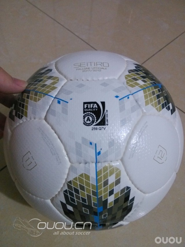 大家最近都秀鞋,我上点顶级足球的图吧!