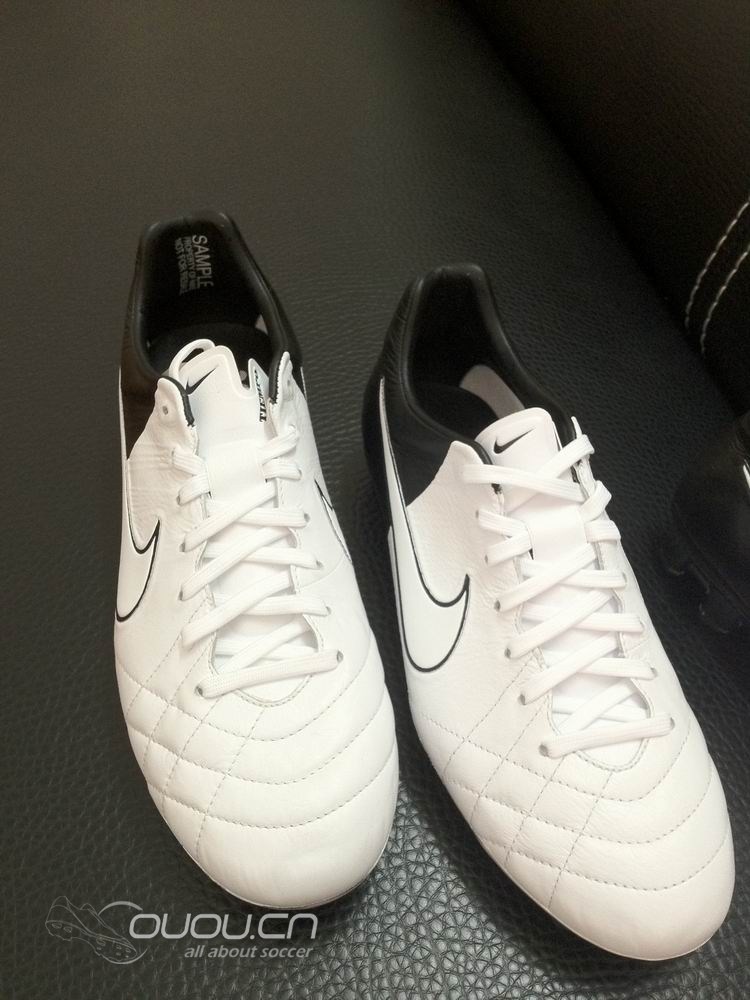 意产NIKE 传奇4欧洲杯配色Elite