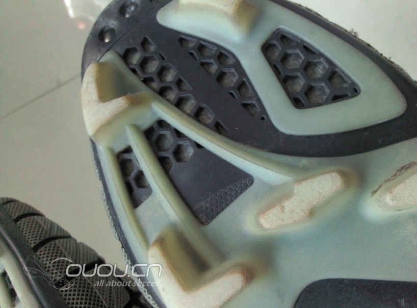 发一发我的两双球鞋。。