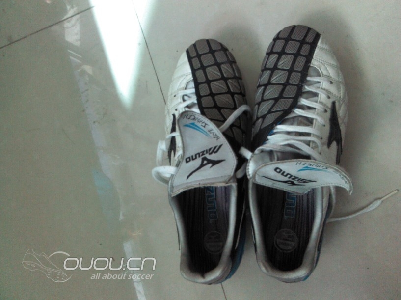 发一发我的两双球鞋。。