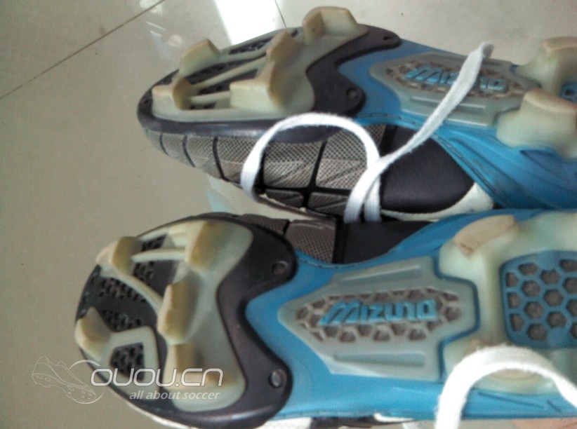 发一发我的两双球鞋。。