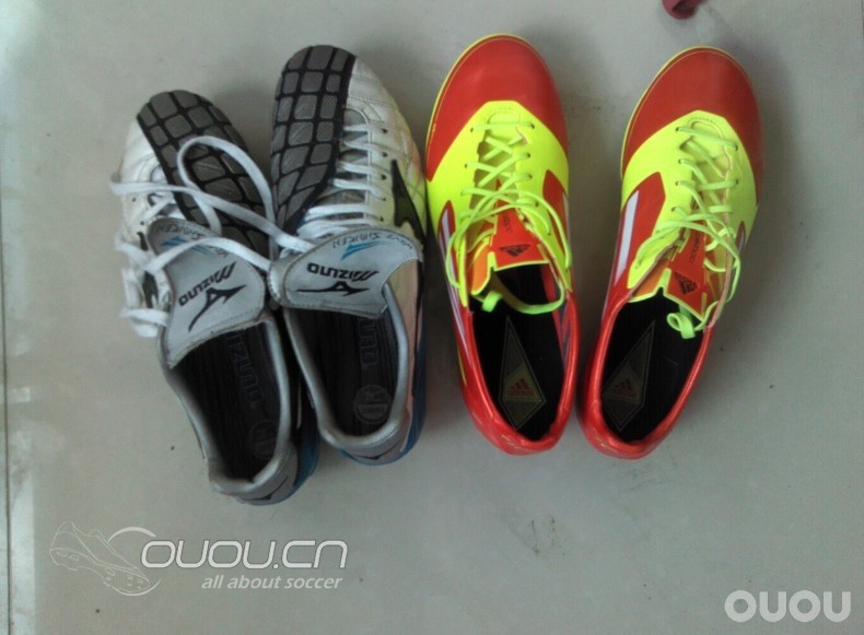 发一发我的两双球鞋。。