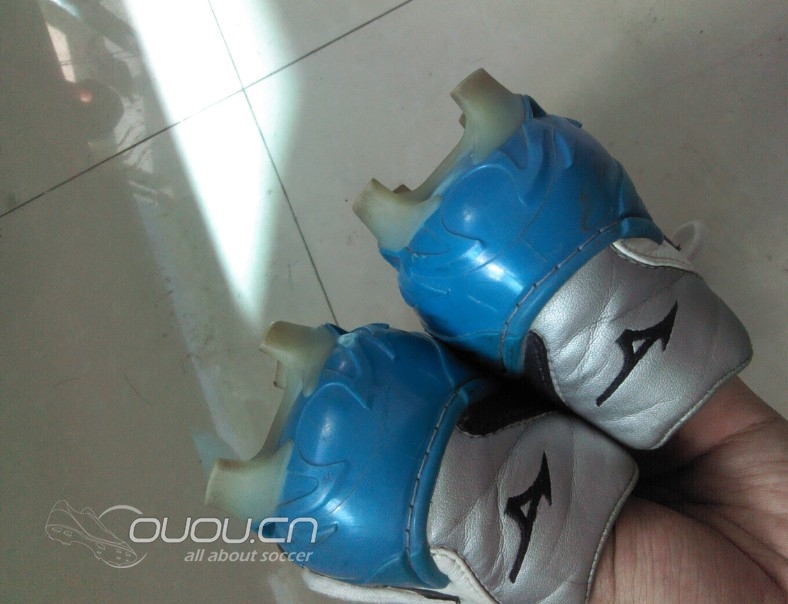 发一发我的两双球鞋。。