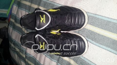 陪了我两年的Mizuno ,只在基本成地毯样的人造场