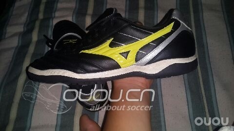 陪了我两年的Mizuno ,只在基本成地毯样的人造场