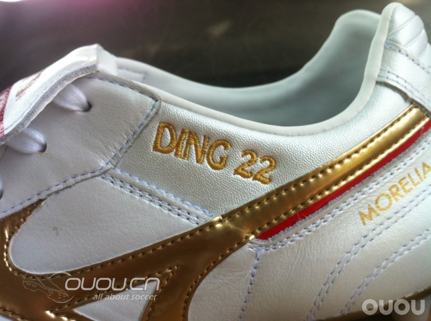 新入手MIZUNO MORELIA MD孔卡配色