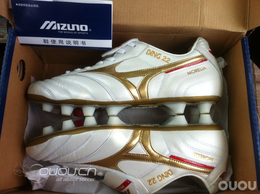 新入手MIZUNO MORELIA MD孔卡配色