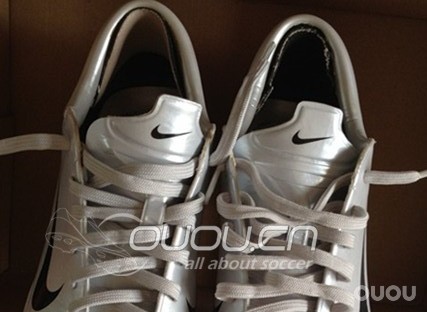 真心求教穿过MV3的球星几个小问题!