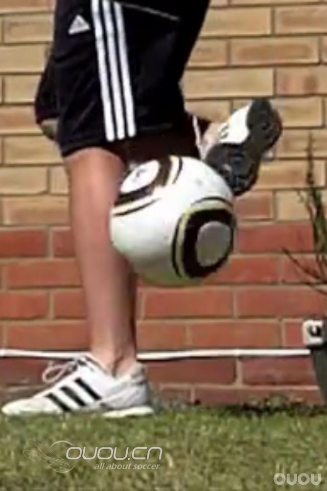 这双是阿迪什么系列的鞋呢?