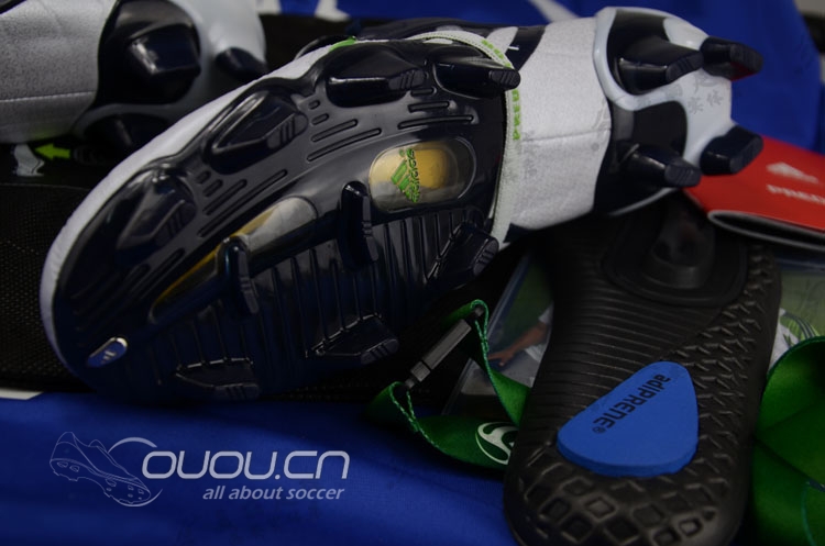 新入欧冠配色猎9一双,请帮辨别真假谢谢!