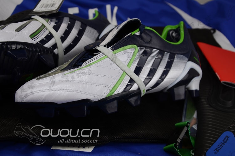 新入欧冠配色猎9一双,请帮辨别真假谢谢!