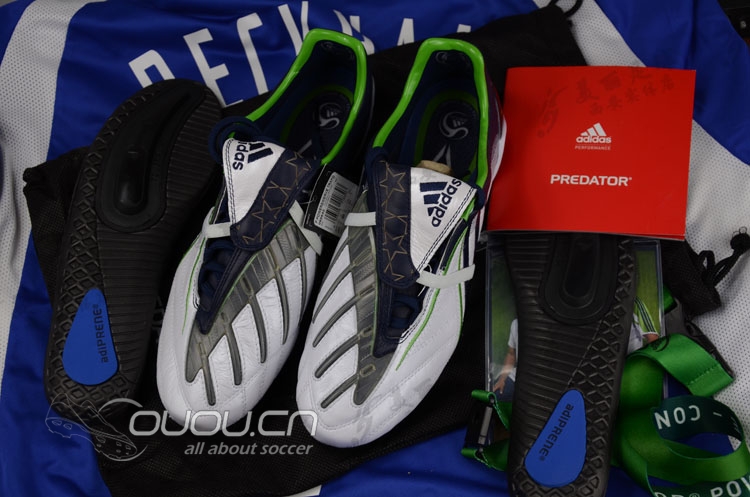 新入欧冠配色猎9一双,请帮辨别真假谢谢!