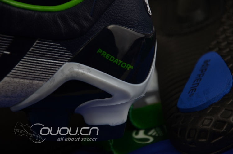 新入欧冠配色猎9一双,请帮辨别真假谢谢!