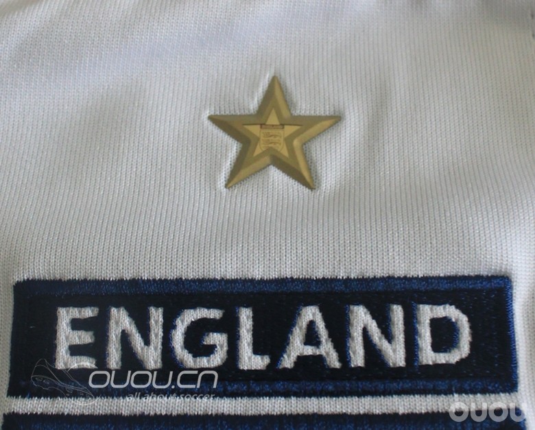兄弟们帮忙看下英格兰球衣..