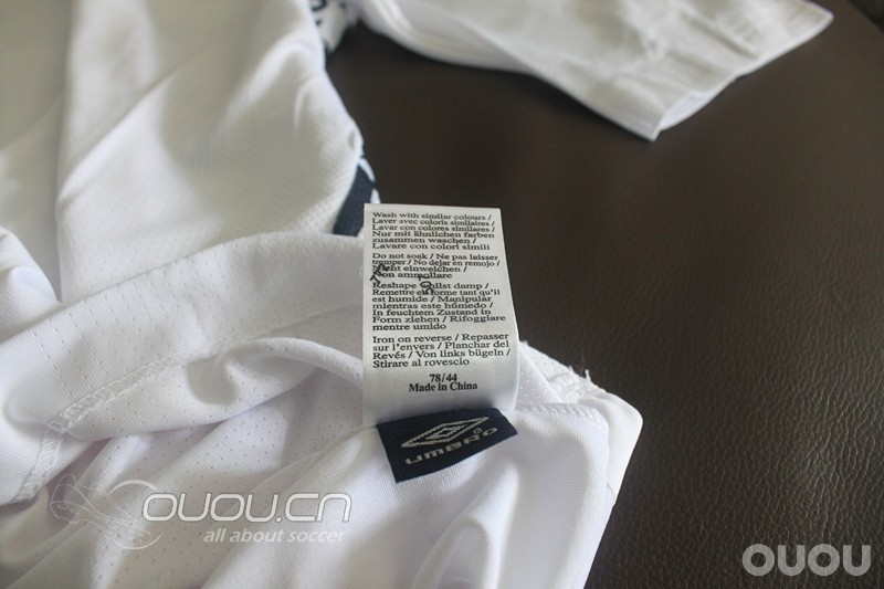 兄弟们帮忙看下英格兰球衣..