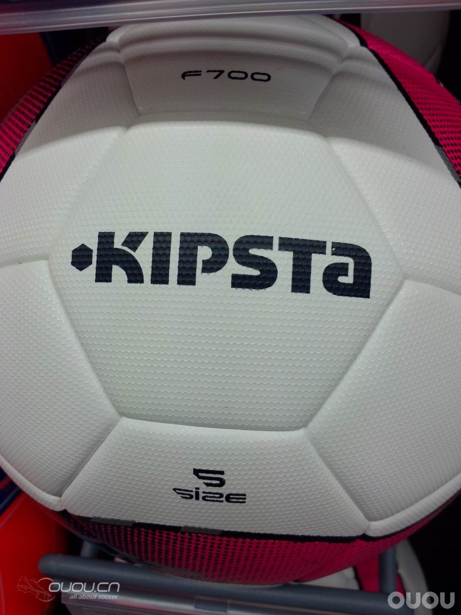 迪卡侬足球F500/F700静态比较