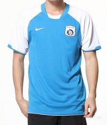 在线等,各位兄弟,大连实德最后一件球衣,光板的值得入吗?