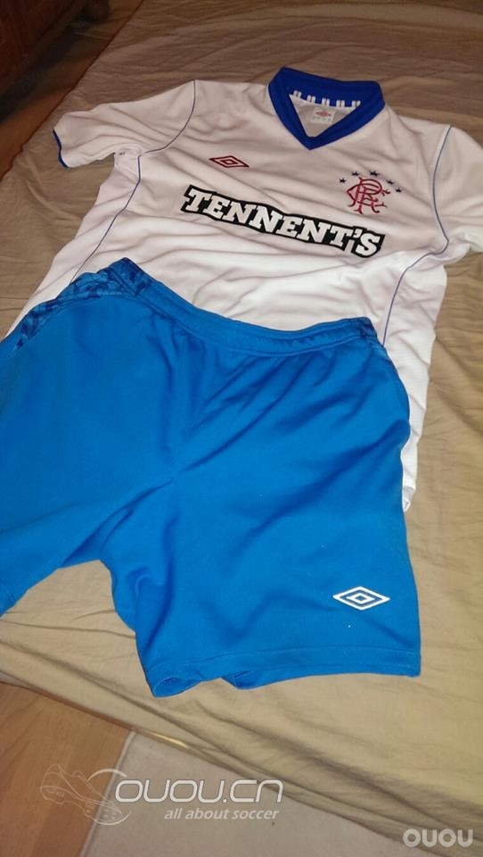 晒晒 新入的 球衣 有谁知道是哪个俱乐部的 。。。。。