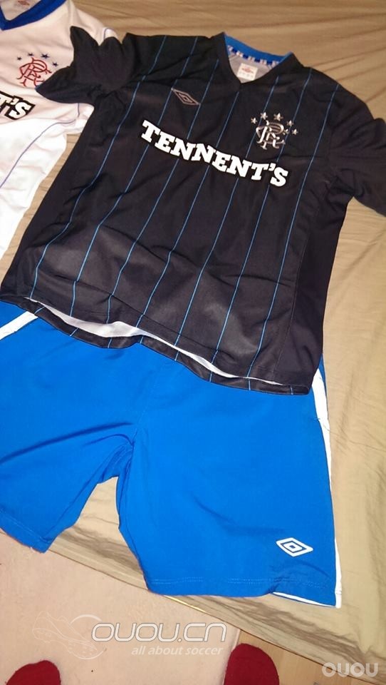 晒晒 新入的 球衣 有谁知道是哪个俱乐部的 。。。。。