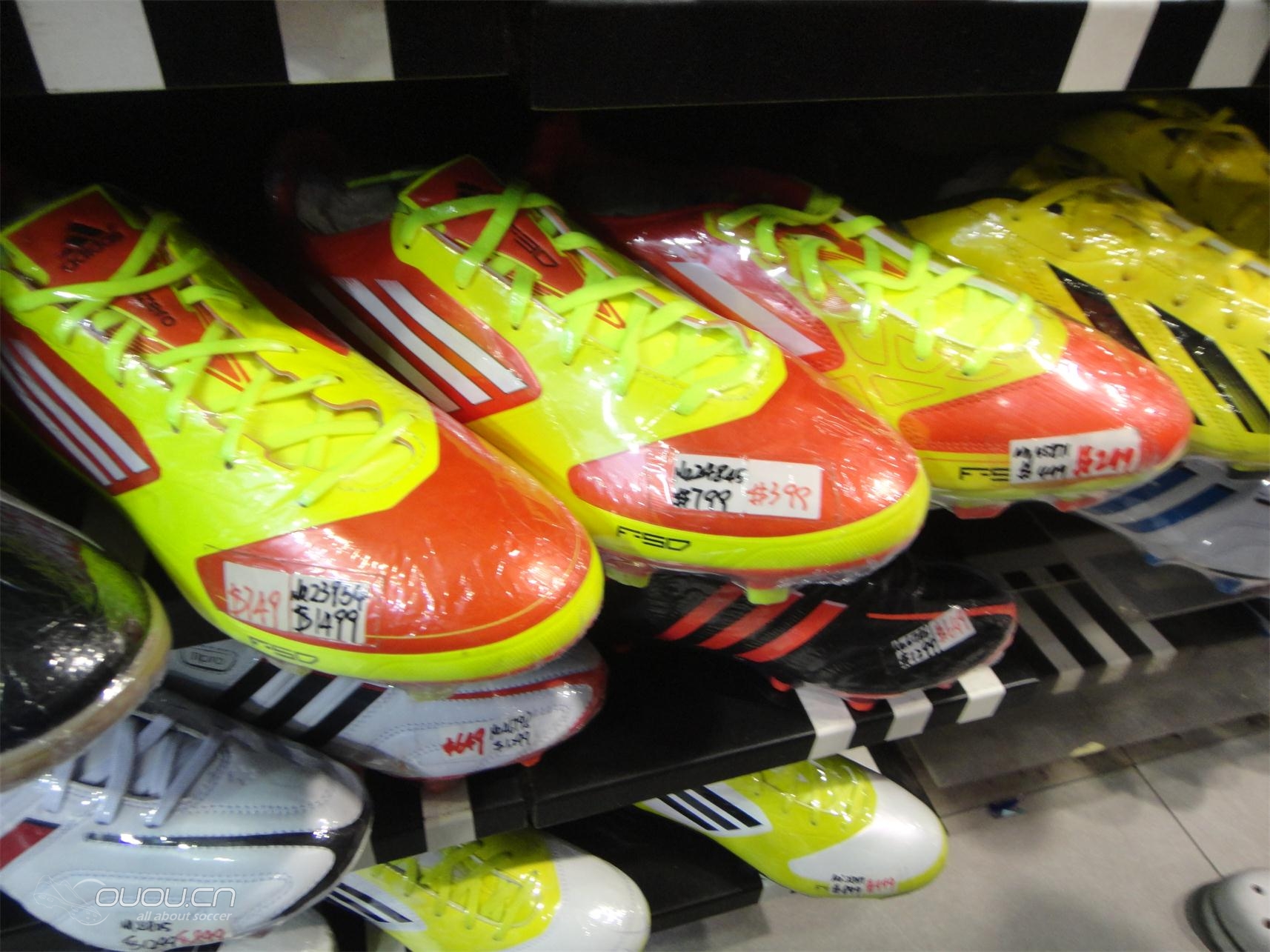 香港花园街足球鞋店及44号脚试鞋浅谈