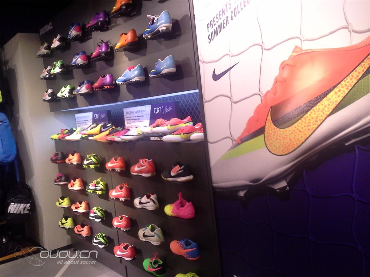 香港花园街足球鞋店及44号脚试鞋浅谈