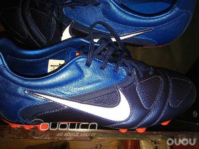 刚刚网购的NIKE CTR360 II AG,高手帮我鉴别鉴别谢谢!