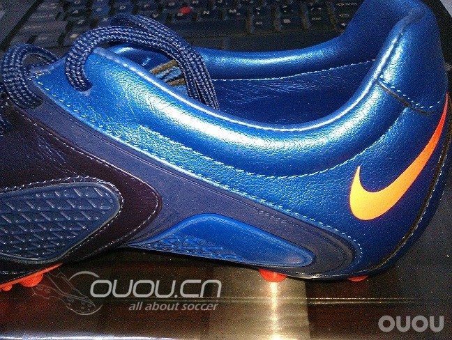 刚刚网购的NIKE CTR360 II AG,高手帮我鉴别鉴别谢谢!