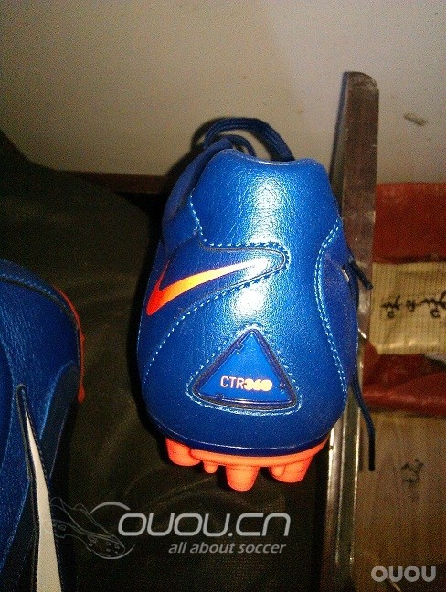 刚刚网购的NIKE CTR360 II AG,高手帮我鉴别鉴别谢谢!