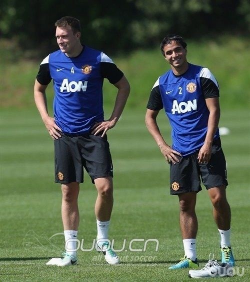 菲尔琼斯跟PUMA解约了吗?连穿NIKE ADIDAS~