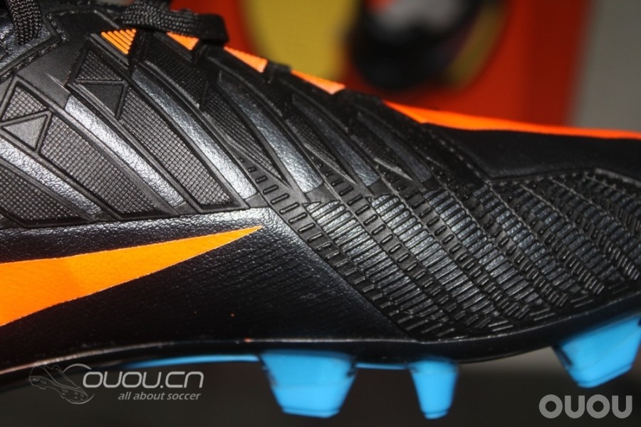 新收的T90,这个配色看到的比较少啊!