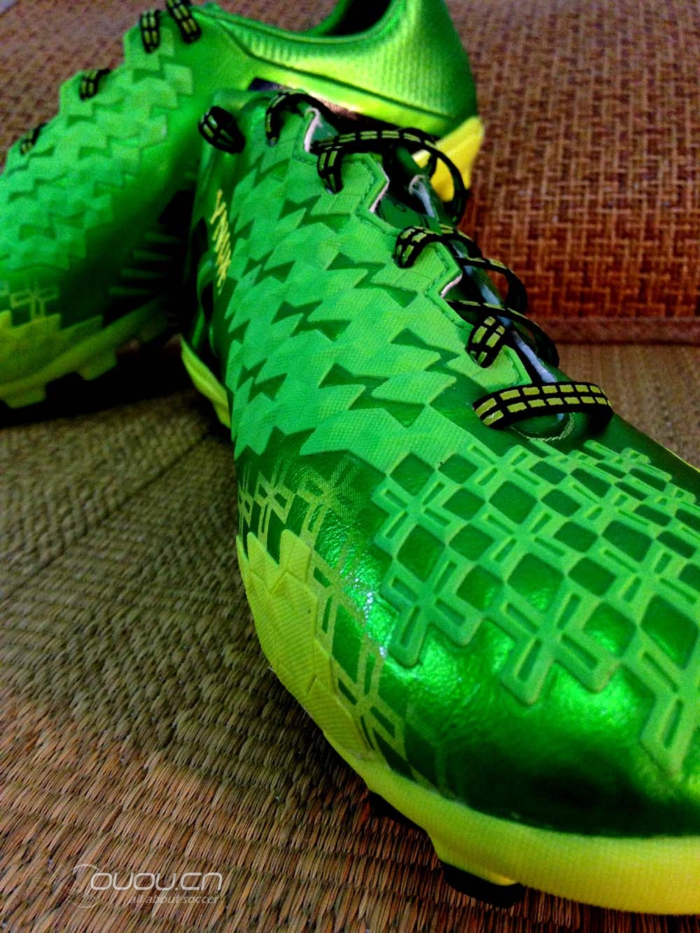 草席上的草席—猎鹰LZII次顶级AG静态赏析,附赠1011赛季利物浦客场更衣室球员版杰拉德字章