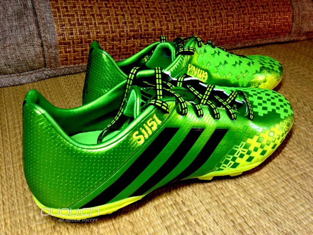 草席上的草席—猎鹰LZII次顶级AG静态赏析,附赠1011赛季利物浦客场更衣室球员版杰拉德字章