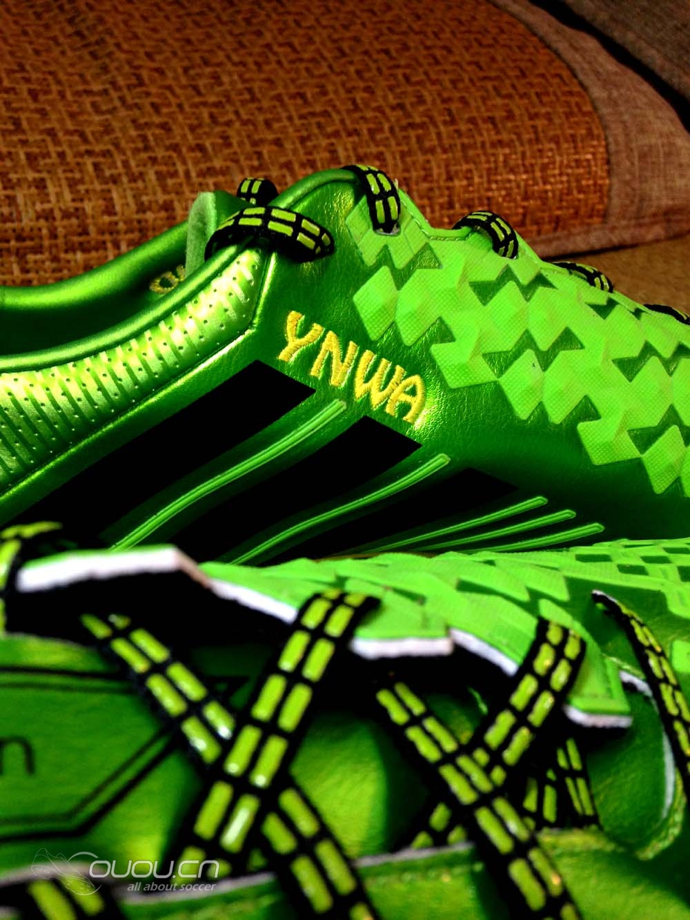 草席上的草席—猎鹰LZII次顶级AG静态赏析,附赠1011赛季利物浦客场更衣室球员版杰拉德字章