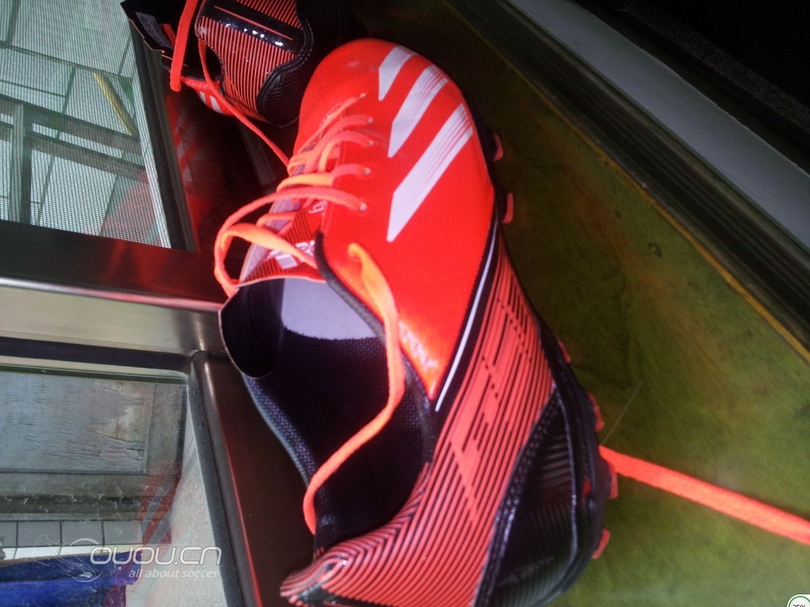 中午刚刚到的F30AG 骚红