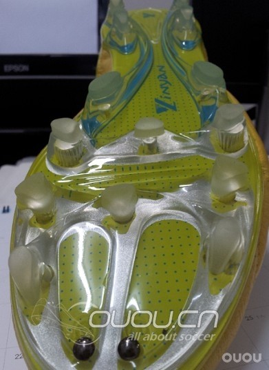 完整版 – 【灵鹰】定制球鞋之流程+静态评测