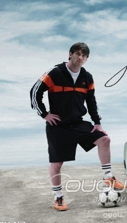 有个疑问! 为什么梅球王都是穿普通F50而不是彩钉呢???