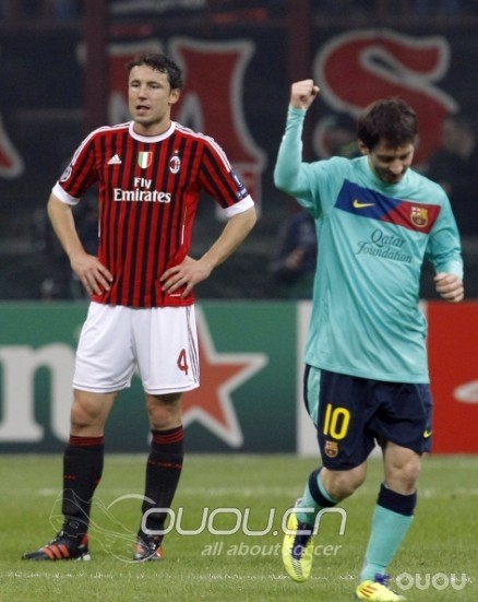 有个疑问! 为什么梅球王都是穿普通F50而不是彩钉呢???