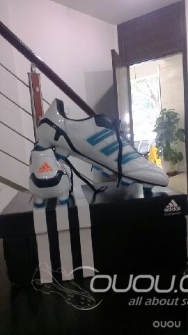 其实对足球只是热爱,工作后踢球的机会越来越少,朋友帮选的一双猎鹰11