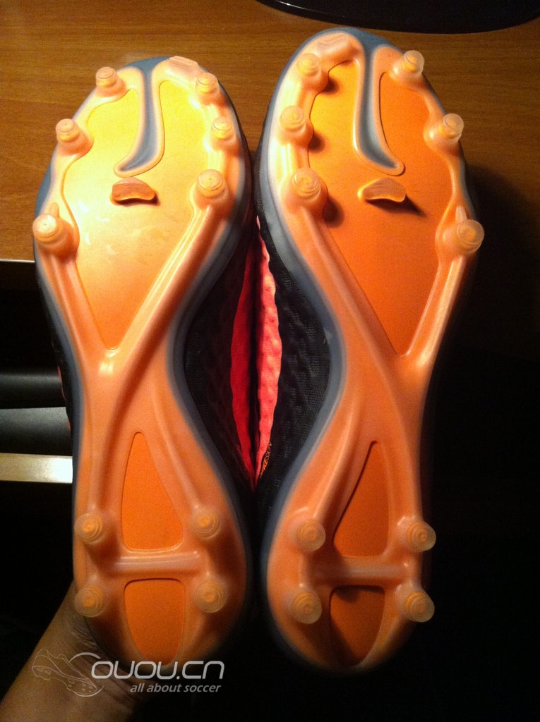 NIKE Hypervenom 顶级FG实战两场后惨象