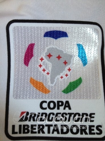 发张2013解放者杯老男孩客场11号马西罗德里格斯落场球衣!