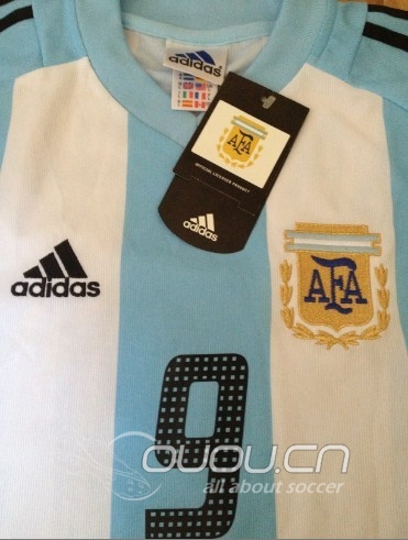 发张2002年阿根廷国家队巴蒂斯图塔球迷版球衣!