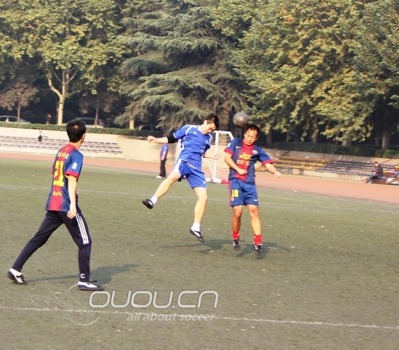 求各位达人看下,我这双F50 是不是磨钉磨的太多了。。。。。