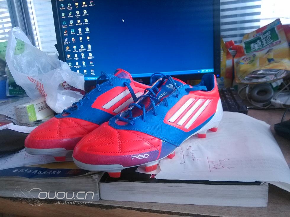 求各位达人看下,我这双F50 是不是磨钉磨的太多了。。。。。