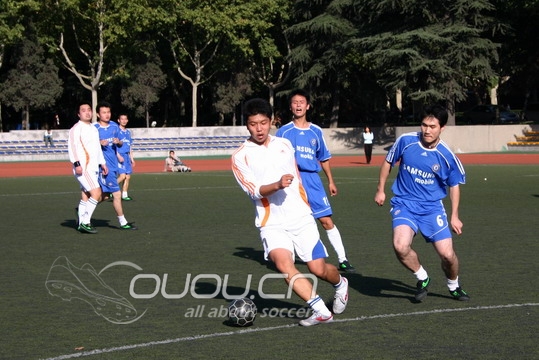 求各位达人看下,我这双F50 是不是磨钉磨的太多了。。。。。