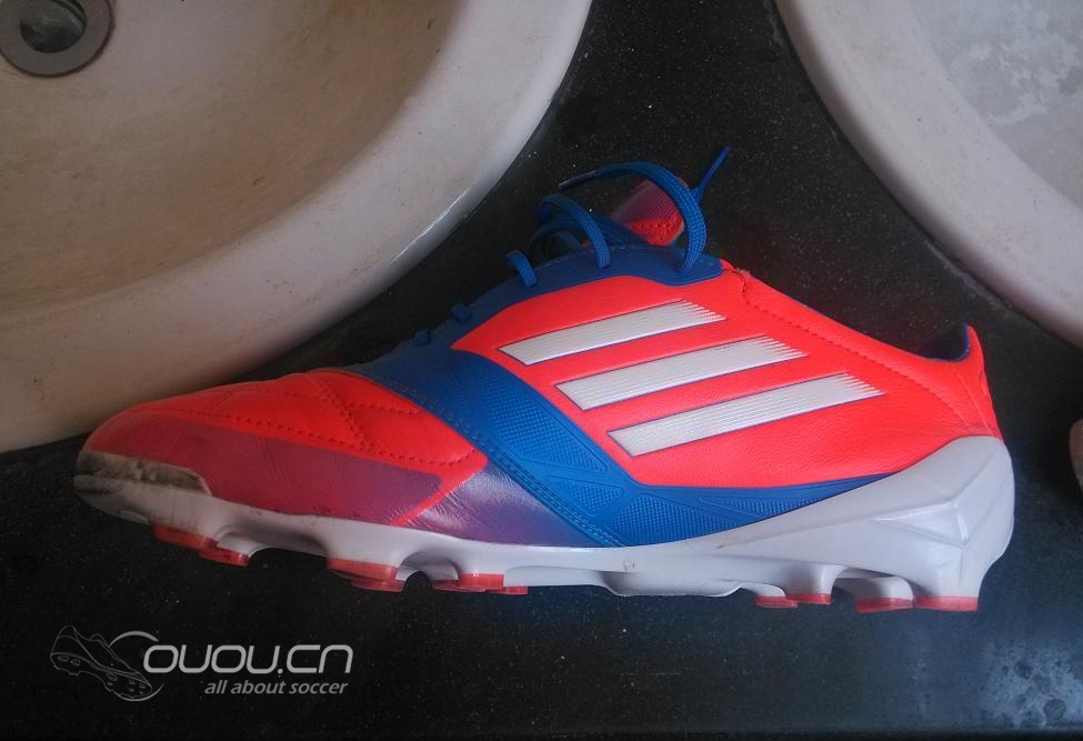 求各位达人看下,我这双F50 是不是磨钉磨的太多了。。。。。