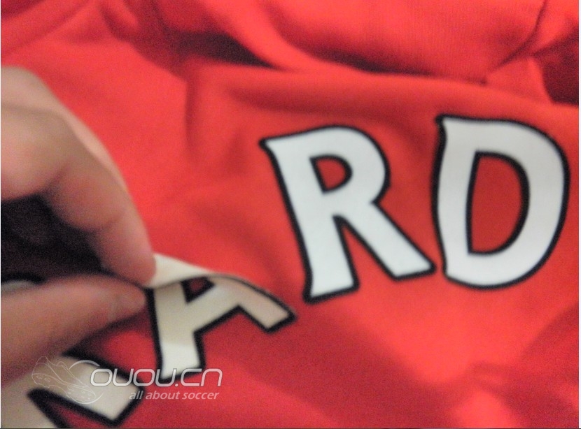 新到的球衣悲剧了