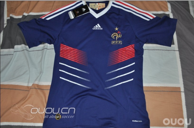 求鉴定法国队2010世界杯版主场球衣
