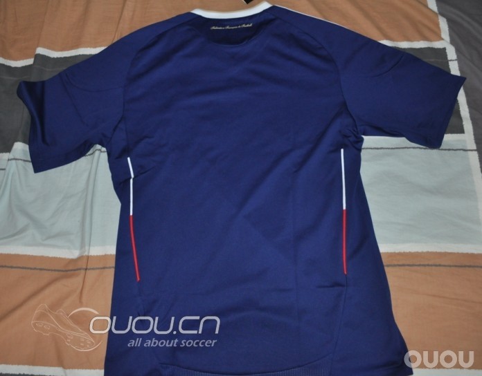 求鉴定法国队2010世界杯版主场球衣