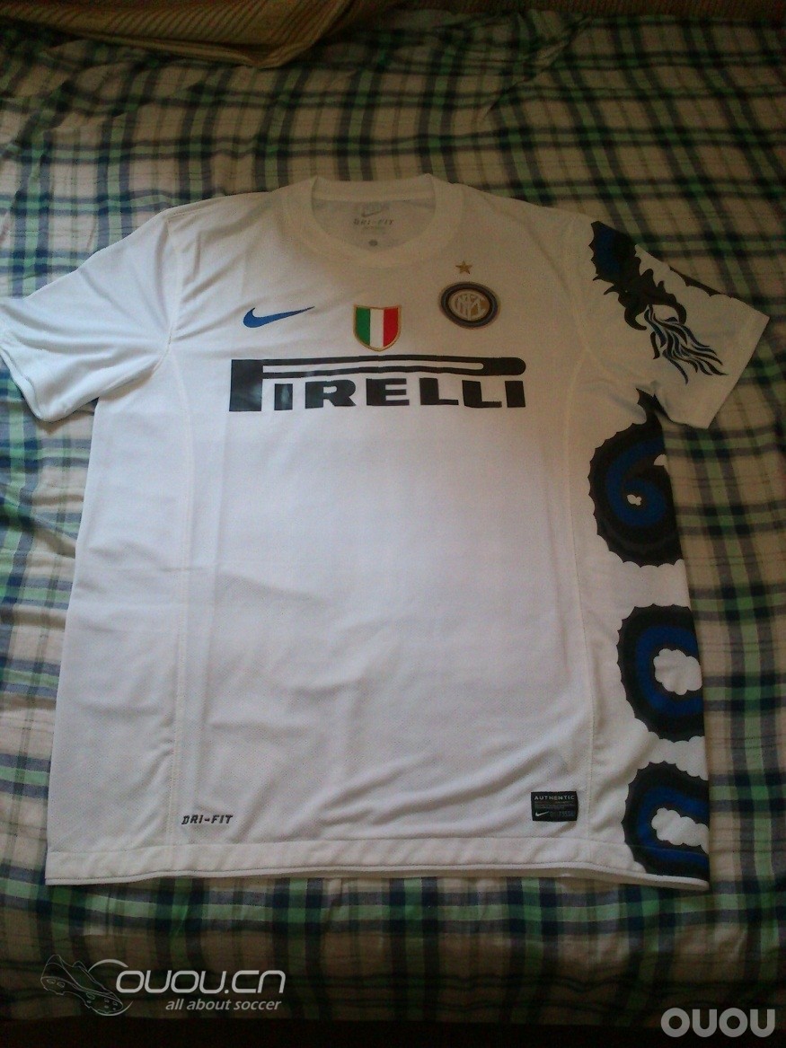 终于到了,10-11客场国米,就喜欢那蛇图腾